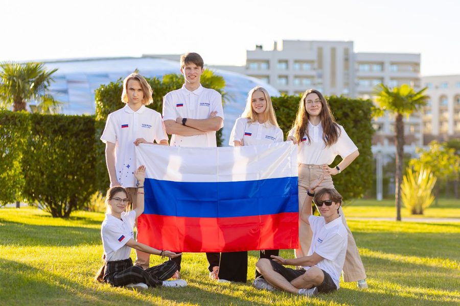Margarita Tsvetkova with the Russian national astronomy team